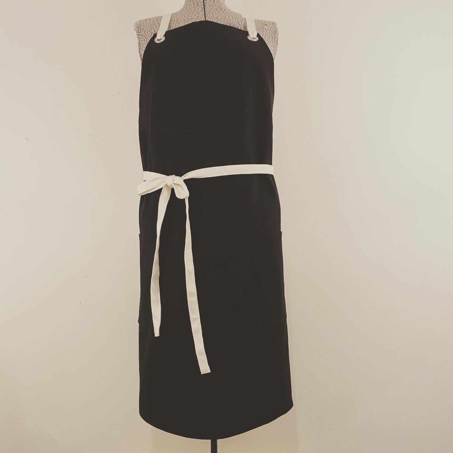 chef's utility apron with cross back straps