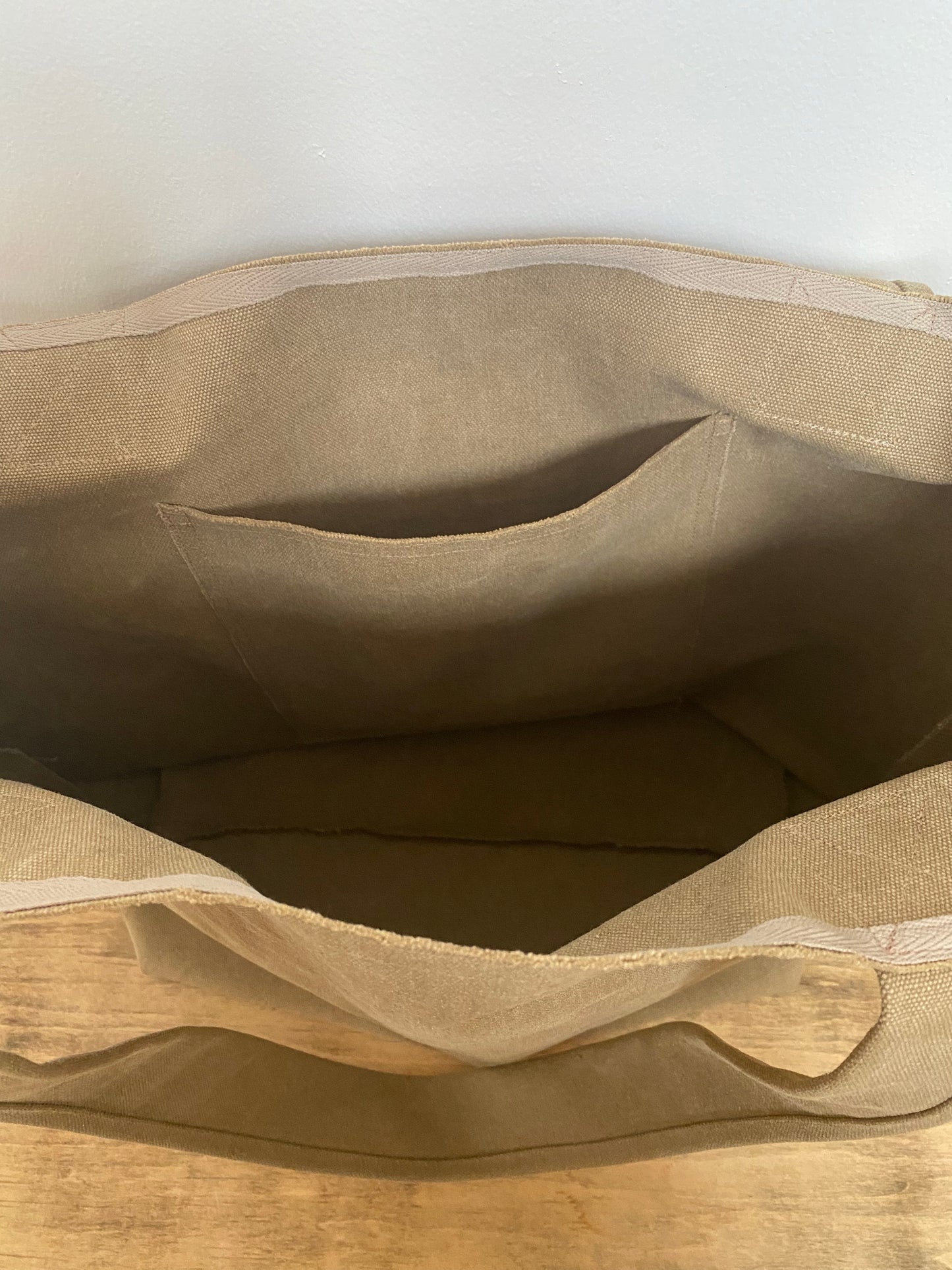 leo tote